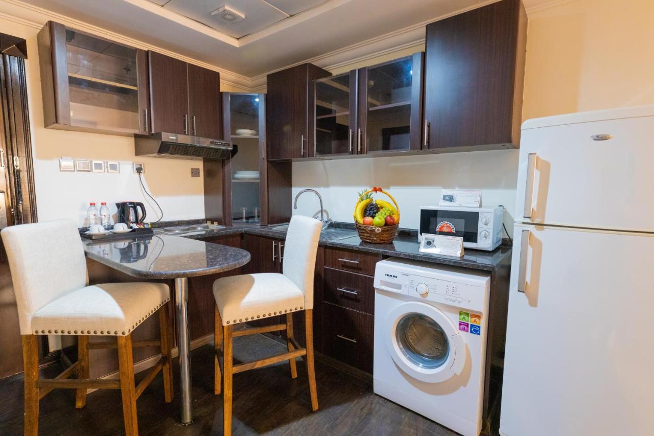 Ewan Ajman Suites Hotel Ngoại thất bức ảnh