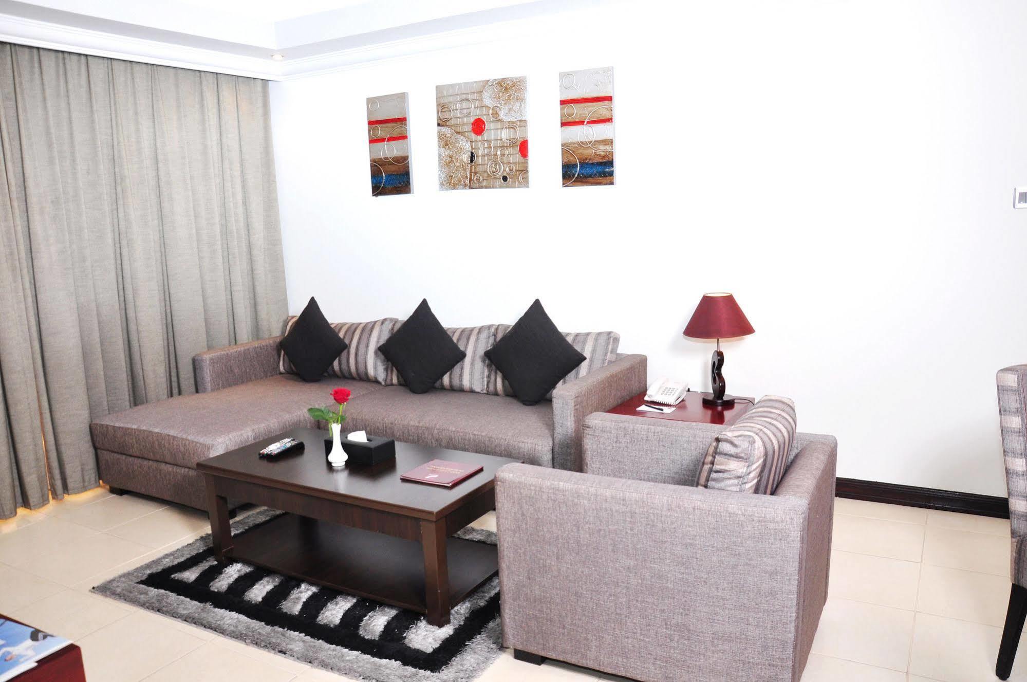 Ewan Ajman Suites Hotel Ngoại thất bức ảnh