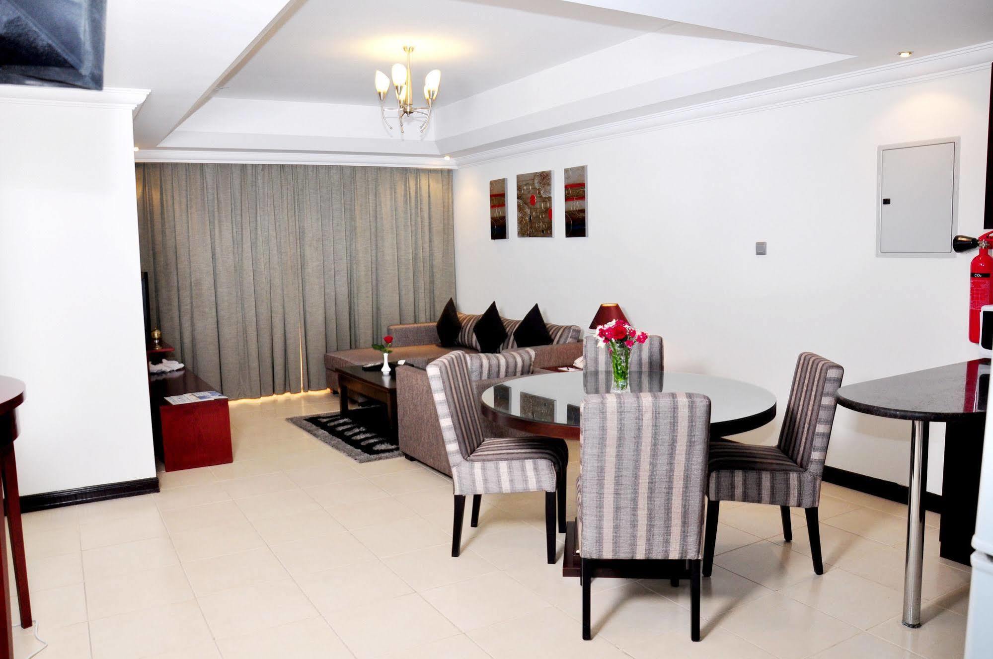 Ewan Ajman Suites Hotel Ngoại thất bức ảnh
