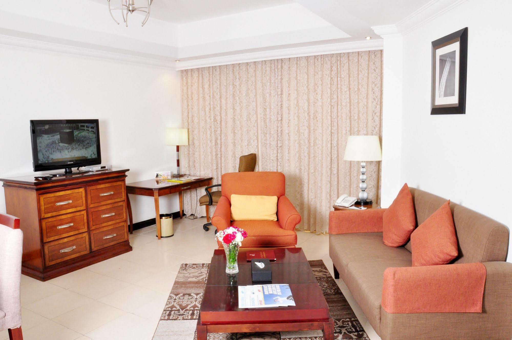 Ewan Ajman Suites Hotel Ngoại thất bức ảnh