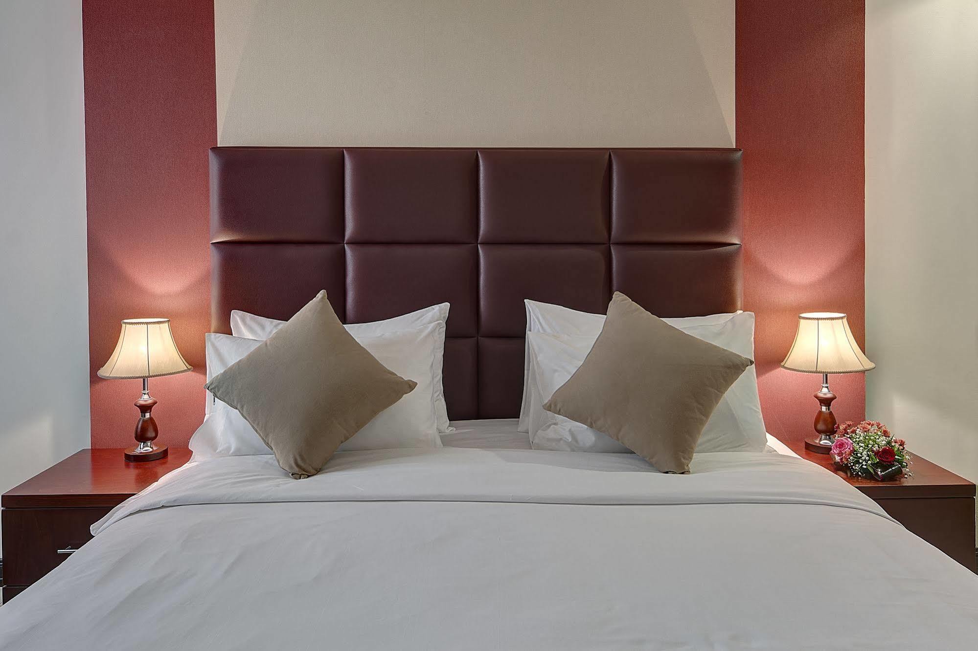 Ewan Ajman Suites Hotel Ngoại thất bức ảnh