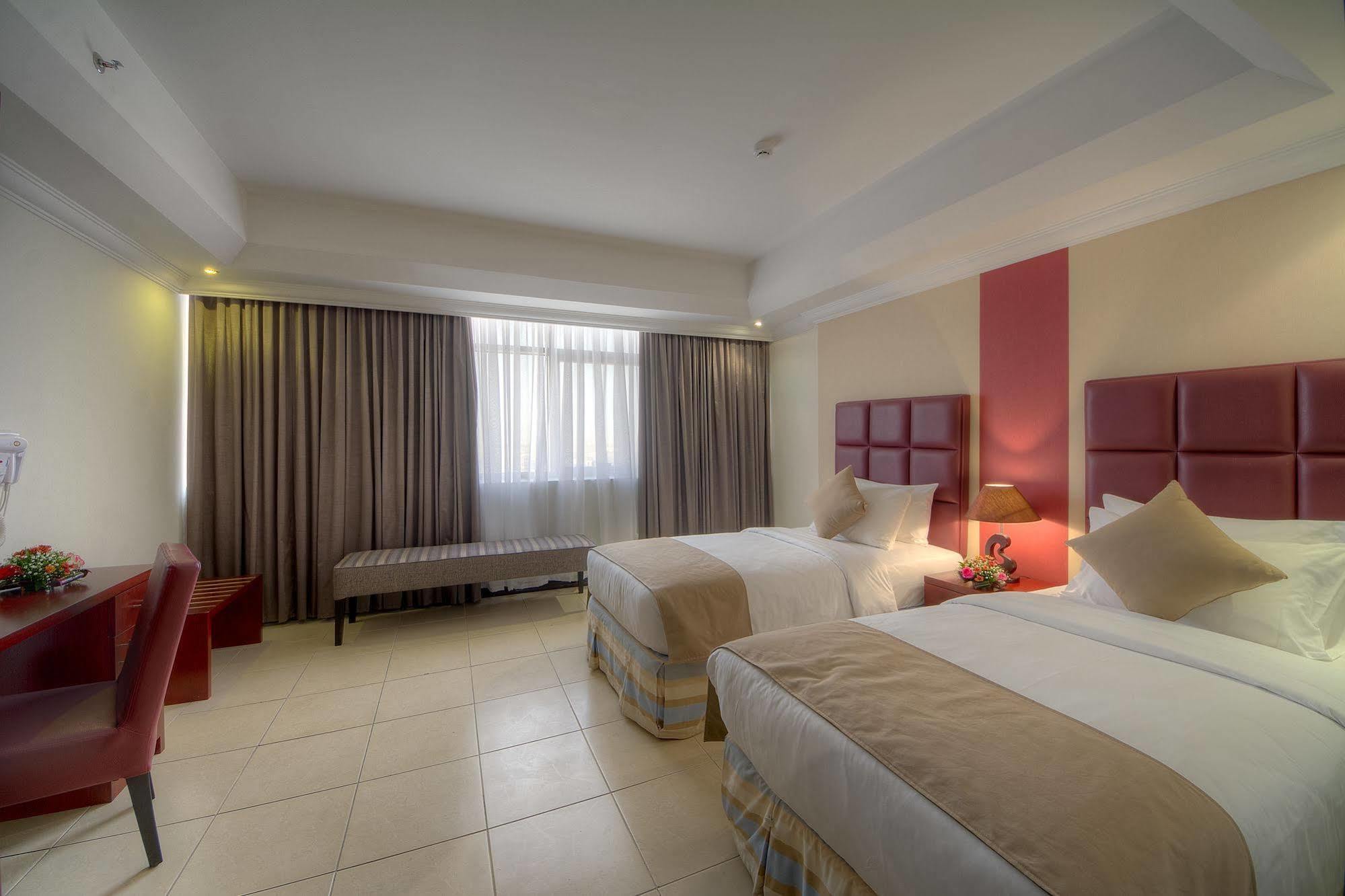 Ewan Ajman Suites Hotel Ngoại thất bức ảnh